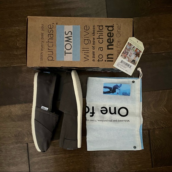 TOMS Women’s Shoes - Picture 1 of 8